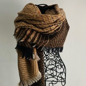 Women’s wrap/shall